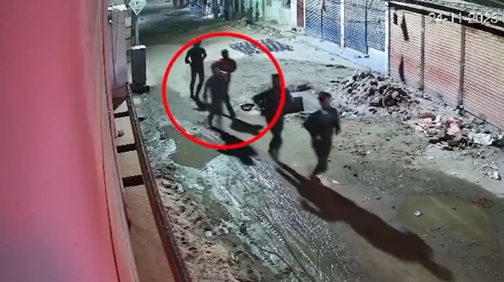 সিসিটিভিতে মোহাম্মদপুর কিশোর গ্যাং হামলার হৃদয়বিদারক দৃশ্য