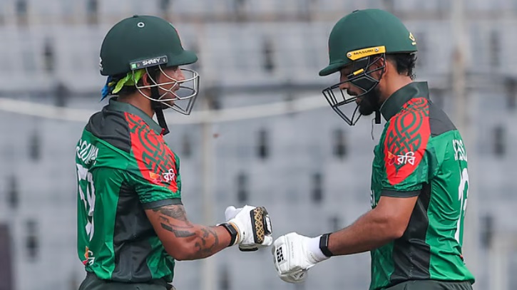 সৌম্য ও সাইফের উদ্বোধনী জুটিতে অঘোষিত শতরানে বাংলাদেশ সৌম্য ও সাইফের উদ্বোধনী জুটিতে অঘোষিত শতরানে বাংলাদেশ