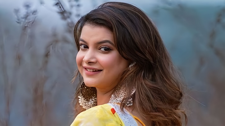বেহায়া জাতি, নির্লজ্জ রাজনীতি: স্ট্যাটাসে ঝড় তুললেন ফারিয়া বেহায়া জাতি, নির্লজ্জ রাজনীতি: স্ট্যাটাসে ঝড় তুললেন ফারিয়া