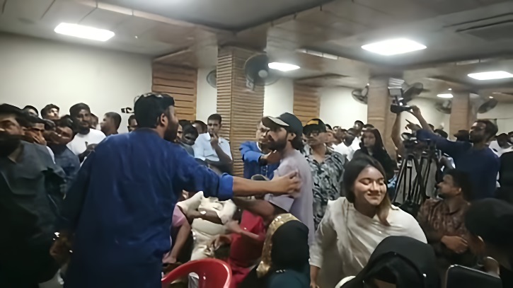 খুলনায় এনসিপির দুই গ্রুপের হাতাহাতি