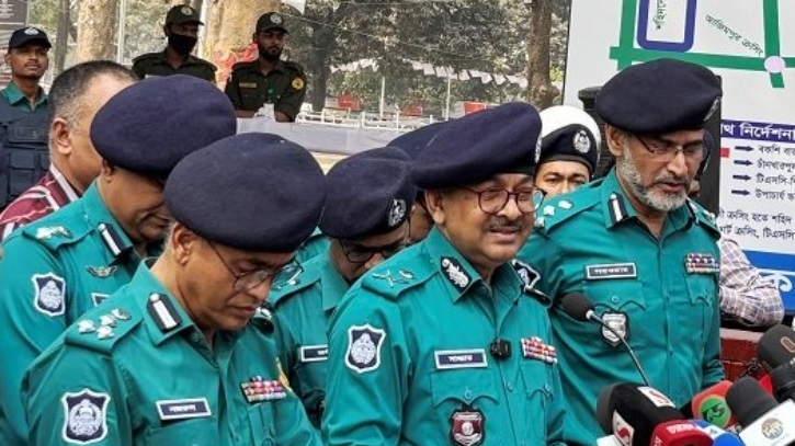 একুশে ফেব্রুয়ারি জঙ্গি হামলার কোনো আশঙ্কা নেই: ডিএমপি কমিশনার একুশে ফেব্রুয়ারি জঙ্গি হামলার কোনো আশঙ্কা নেই: ডিএমপি কমিশনার