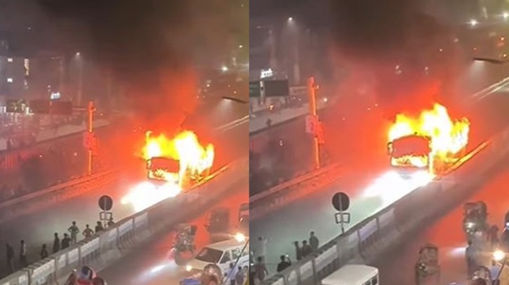 ধোলাইপাড়ে বাসে আগুন, ফায়ার সার্ভিসের তৎপরতায় নিয়ন্ত্রণে
