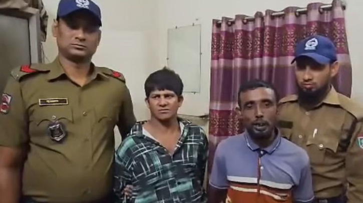 তেজগাঁও স্টেশনে পরিত্যক্ত ট্রেনের বগিতে আগুন, দুজন আটক