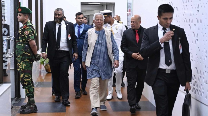 রোম সফর শেষে দেশে ফিরেছেন ড. মুহাম্মদ ইউনূস