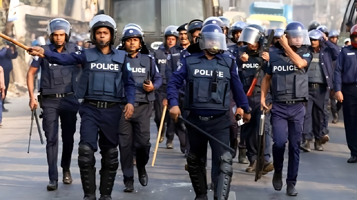 ককটেল বিস্ফোরণে রাজধানীর সব ধর্মীয় প্রতিষ্ঠানে নিরাপত্তা জোরদার