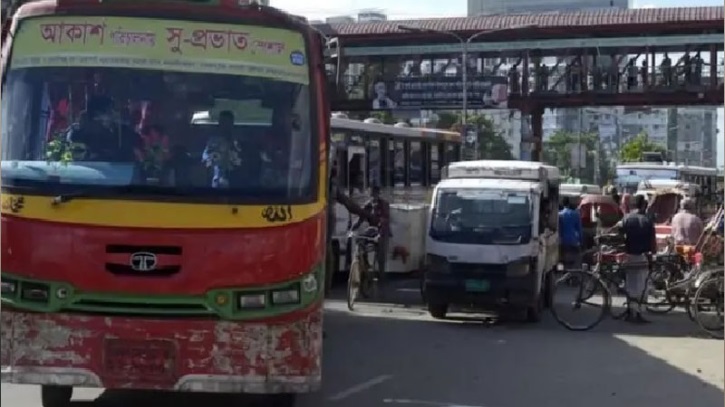 লকডাউন আতঙ্কে রাজধানীতে সীমিত গণপরিবহন, তুলনামূলক শান্ত পরিস্থিতি