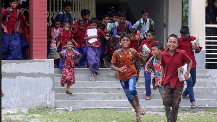শিক্ষাপ্রতিষ্ঠানে শুরু হয়েছে ৪০ দিনের ছুটি শিক্ষাপ্রতিষ্ঠানে শুরু হয়েছে ৪০ দিনের ছুটি