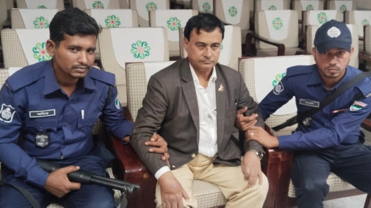 যশোরে ভুয়া অতিরিক্ত সচিব আটক