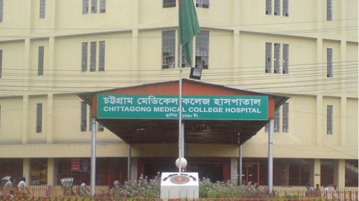 চট্টগ্রামে পুলিশবাহী বাস দুর্ঘটনা, আহত ২০ চট্টগ্রামে পুলিশবাহী বাস দুর্ঘটনা, আহত ২০