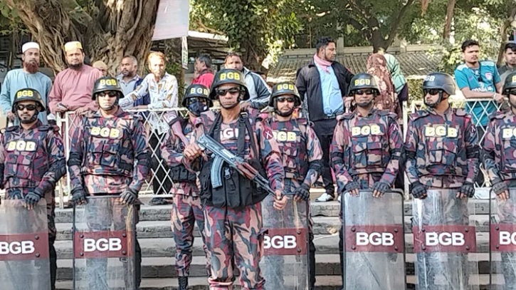 শেখ হাসিনার দুর্নীতি মামলার রায় ঘিরে আদালতে বিজিবি মোতায়েন