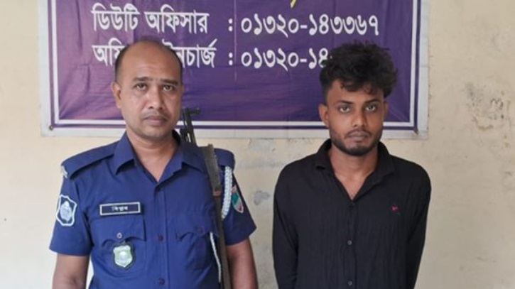 যশোরে ফুচকা খেয়ে অসুস্থ ২ শতাধিক, বিক্রেতা গ্রেফতার যশোরে ফুচকা খেয়ে অসুস্থ ২ শতাধিক, বিক্রেতা গ্রেফতার