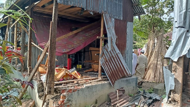 ফরিদপুরে জমি বিরোধে বিএনপি নেতার ঘরে হামলা, আহত ৫