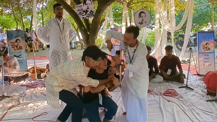 লালনকন্যা স্মরণানুষ্ঠানে চুল কেটে প্রতিবাদ