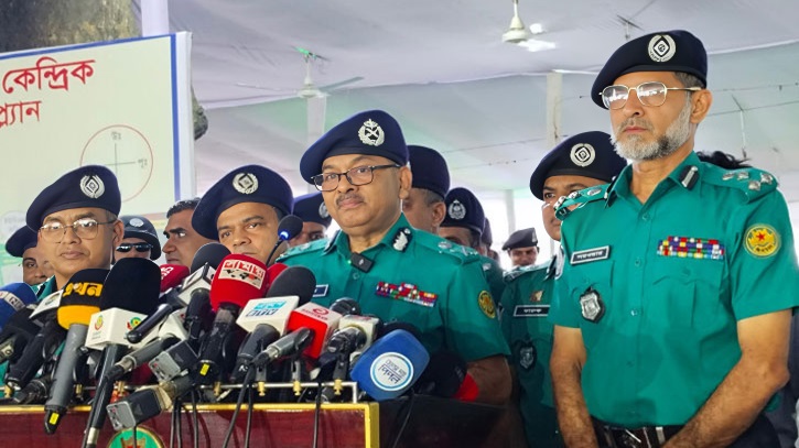 কোনো ঈদ জামাতই নিরাপত্তার বাইরে থাকবে না: ডিএমপি কমিশনার কোনো ঈদ জামাতই নিরাপত্তার বাইরে থাকবে না: ডিএমপি কমিশনার