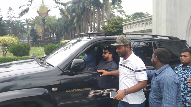 ইশরাকের শপথের দাবিতে আবার উত্তপ্ত নগর ভবন ইশরাকের শপথের দাবিতে আবার উত্তপ্ত নগর ভবন