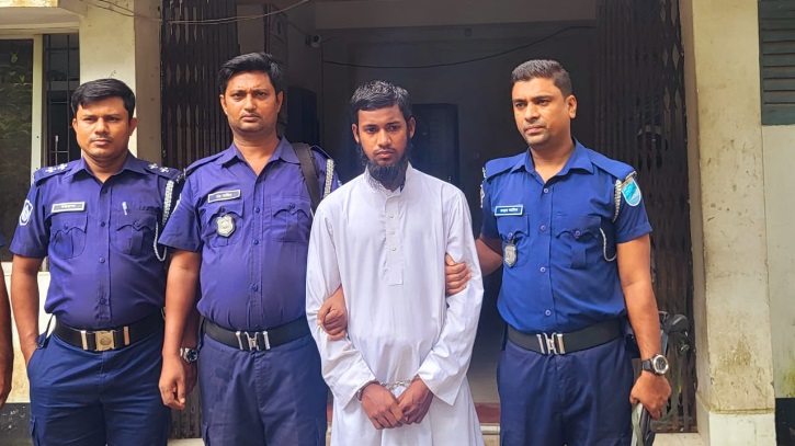 অবশেষে মাদরাসা ছাত্র ধর্ষণ মামলায় অভিযুক্ত শিক্ষক গ্রেফতার