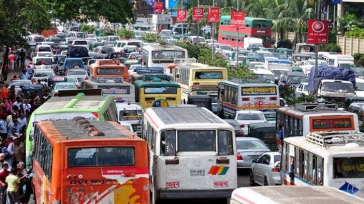 অবরোধে অচল ঢাকার দুই মোড়, ভোগান্তিতে নগরবাসী