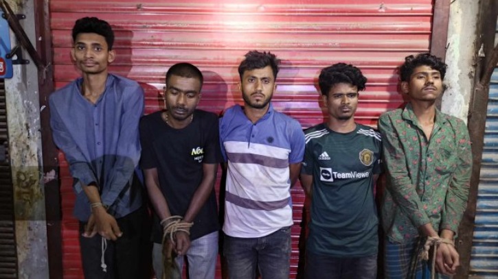 মোহাম্মদপুরে সন্ত্রাসী-যৌথবাহিনী রাতভর গোলাগুলি, নিহত ২, আটক ৫ মোহাম্মদপুরে সন্ত্রাসী-যৌথবাহিনী রাতভর গোলাগুলি, নিহত ২, আটক ৫
