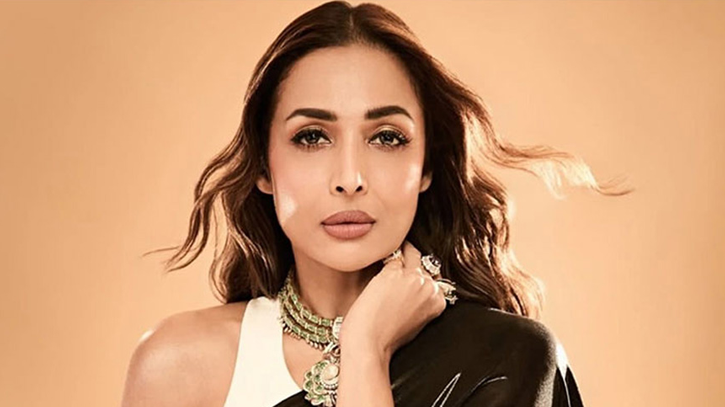 কনসার্ট মাতিয়ে হাসপাতালে মালাইকা অরোরা কনসার্ট মাতিয়ে হাসপাতালে মালাইকা অরোরা