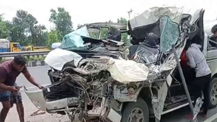 টাঙ্গাইলে ট্রাকের পেছনে মাইক্রোবাসের ধাক্কা, বাবা-ছেলেসহ নিহত ৩ টাঙ্গাইলে ট্রাকের পেছনে মাইক্রোবাসের ধাক্কা, বাবা-ছেলেসহ নিহত ৩