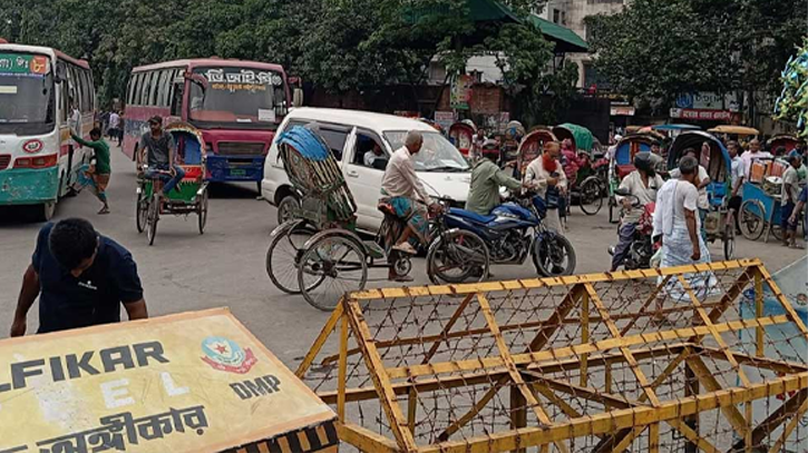 খামারবাড়ি ও আড়ং মোড়ে ডাইভারশন, মানিক মিয়ায় যান চলাচল বন্ধ খামারবাড়ি ও আড়ং মোড়ে ডাইভারশন, মানিক মিয়ায় যান চলাচল বন্ধ