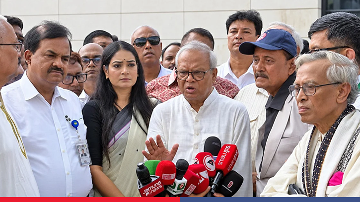 ভ্রাতৃত্বের বন্ধন ধ্বংসে চক্রান্তকারীরা তৎপর: রিজভী ভ্রাতৃত্বের বন্ধন ধ্বংসে চক্রান্তকারীরা তৎপর: রিজভী