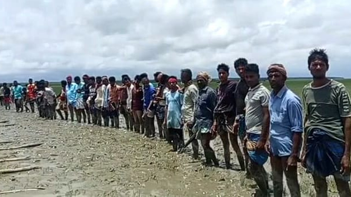 নোয়াখালীতে চাঁদা না পেয়ে ভূমিহীনদের চাষাবাদ বন্ধ করে দিয়েছে সন্ত্রাসীরা