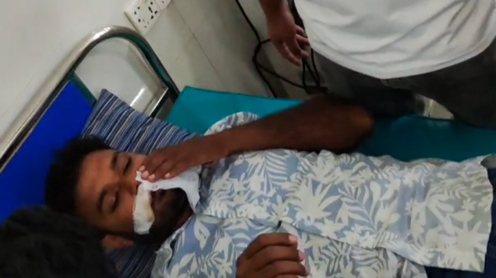 রাজধানীতে ছিনতাইকারীর হামলায় ট্রাফিক সহায়তাকারী পুলিশ আহত