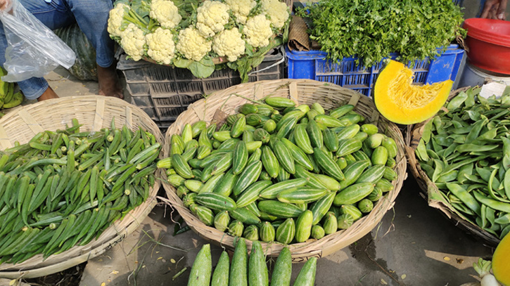 কমতির দিকে সবজির দাম, বাজারে ফিরছে স্বস্তি কমতির দিকে সবজির দাম, বাজারে ফিরছে স্বস্তি