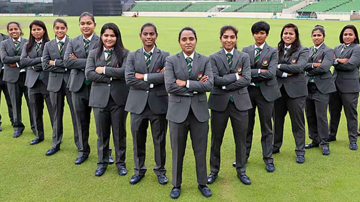 নারী ক্রিকেটারদের বেতন বাড়ালো বিসিবি