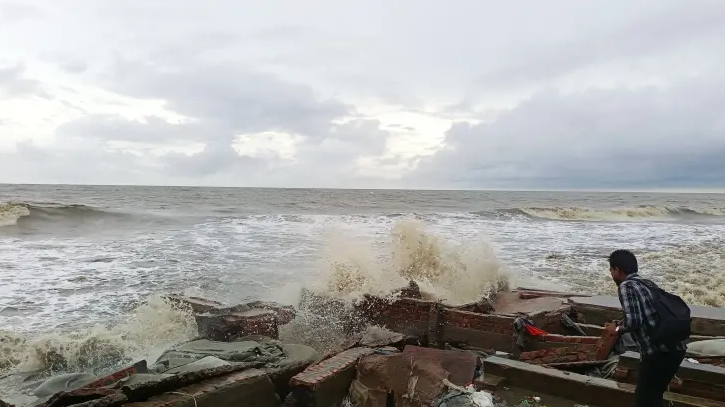 সাগরে আবার লঘুচাপ, ২ বন্দরে ৩ নম্বর সতর্ক সংকেত