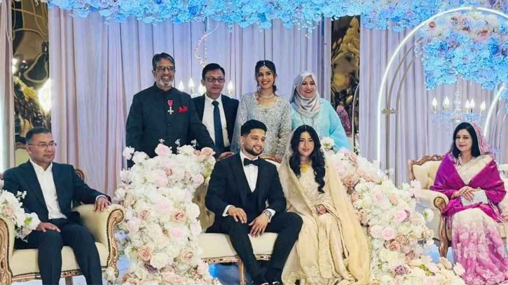 লন্ডনে দুই বিয়ের অনুষ্ঠানে সস্ত্রীক অংশ নি‌লেন তারেক রহমান