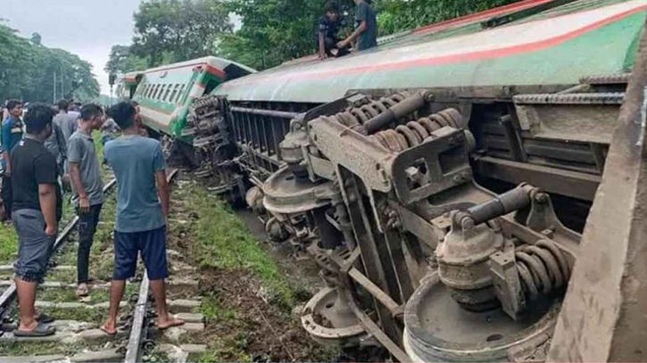 সিলেটে ‘উদয়ন এক্সপ্রেস’ লাইনচ্যুত, সারাদেশের সঙ্গে রেল যোগাযোগ বন্ধ