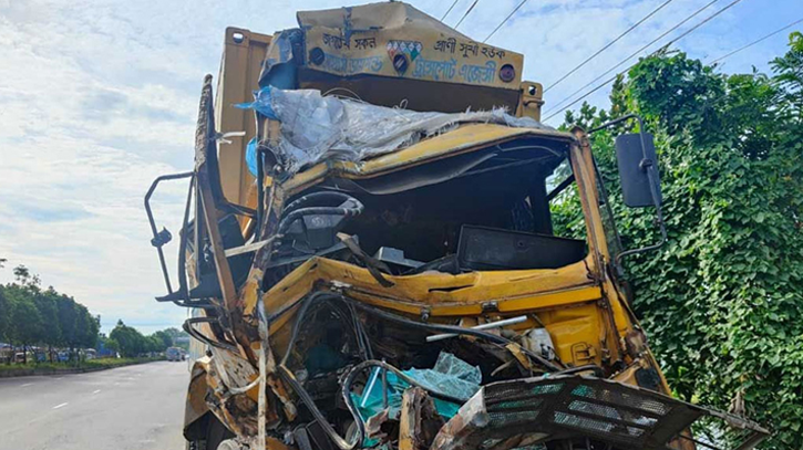 দিনাজপুরে ট্রাক-মাই‌ক্রোবা‌সের মু‌খোমু‌খি সংঘর্ষ, নিহত ৩ ‌