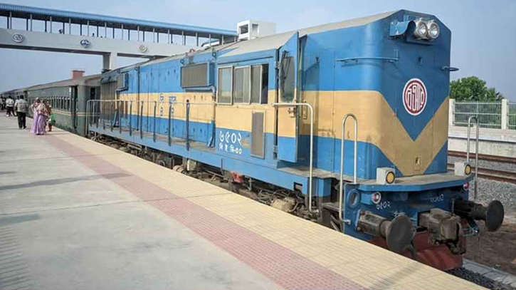 ঢাকা-খুলনা রুটে নকশিকাঁথা ট্রেননের যাত্রা বাতিল ঢাকা-খুলনা রুটে নকশিকাঁথা ট্রেননের যাত্রা বাতিল