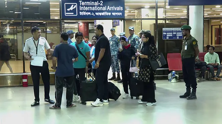 যুক্তরাষ্ট্র থেকে দেশে ফেরত পাঠানো হলো ৩০ বাংলাদেশিকে