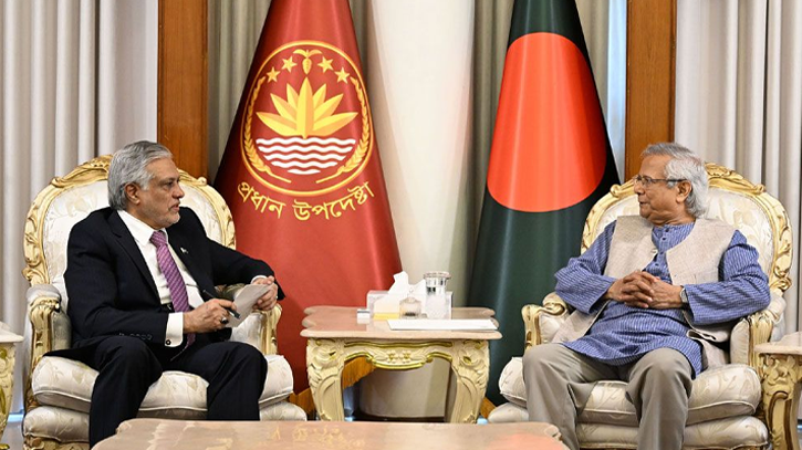 পাকিস্তানের উপ-প্রধানমন্ত্রীর  সঙ্গে সাক্ষাৎ করলেন প্রধান উপদেষ্টা