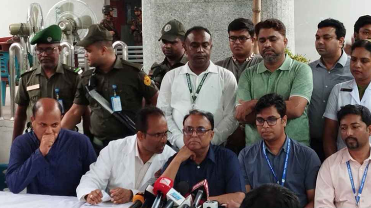 মাইলস্টোনে বিমান বিধ্বস্ত: ৫ জনের অবস্থা এখনও সংকটাপন্ন