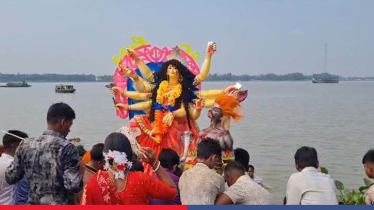 প্রতিমা বিসর্জনের মধ্য দিয়ে শেষ হলো শারদীয় দুর্গাপূজা
