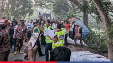 নাটোরে বাস-ট্রাকের মুখোমুখি সংঘর্ষে নিহত ১০
