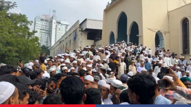 বায়তুল মোকাররমে খতিবের ‘অপসারণ দাবি’ ঘিরে উত্তেজনা