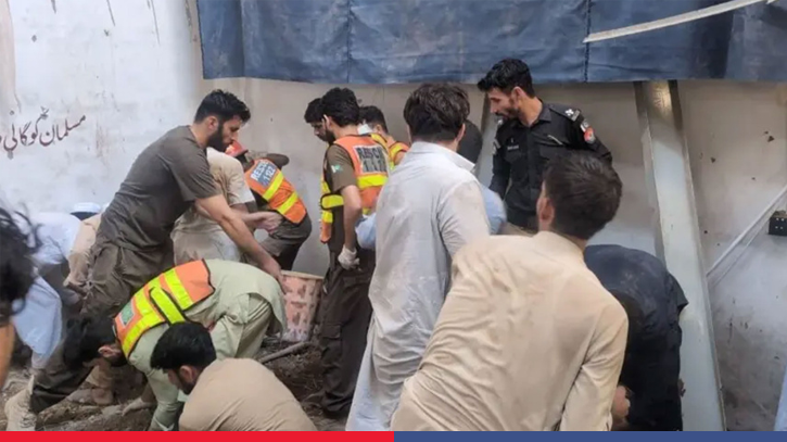 28 killed as school roof collapses in Pakistan`s Peshawar